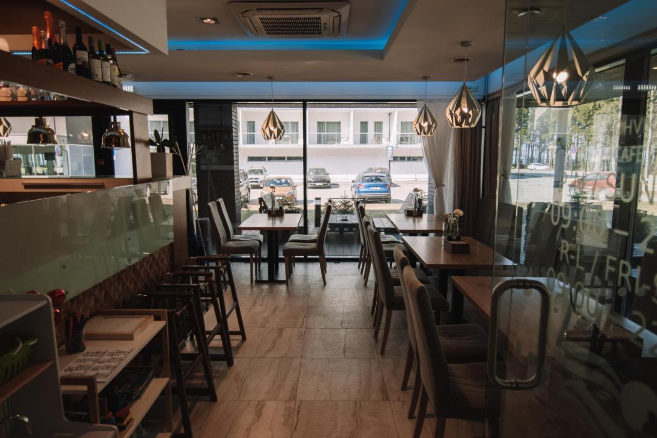Merepargi Aparthotel & Cafe Нарва-Йыэсуу Экстерьер фото